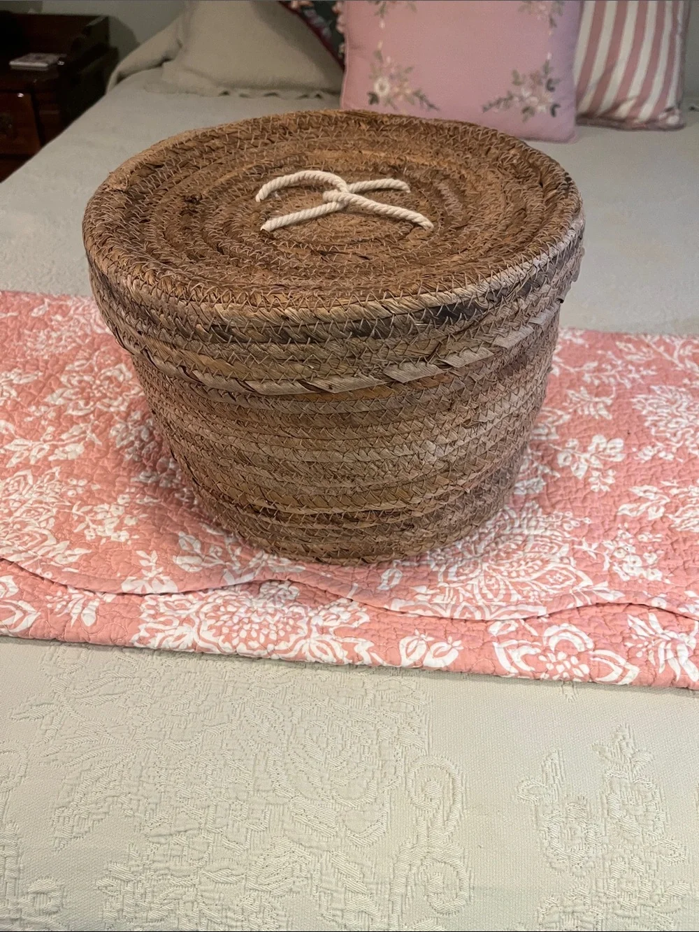 Handwoven Brown Seagrass Storage Basket with Lid - Brand Unspecified